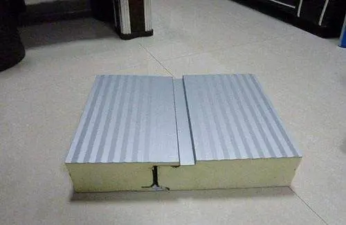 鉴黄师网站建材告訴您關於聚氨酯封邊（biān）岩棉夾（jiá）芯板的特點及優點是什麽？